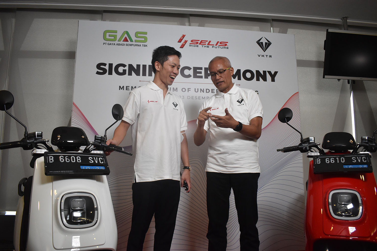 Hadirkan Sepeda Motor Listrik yang Nyaman dan Andal, VKTR Gandeng SLIS