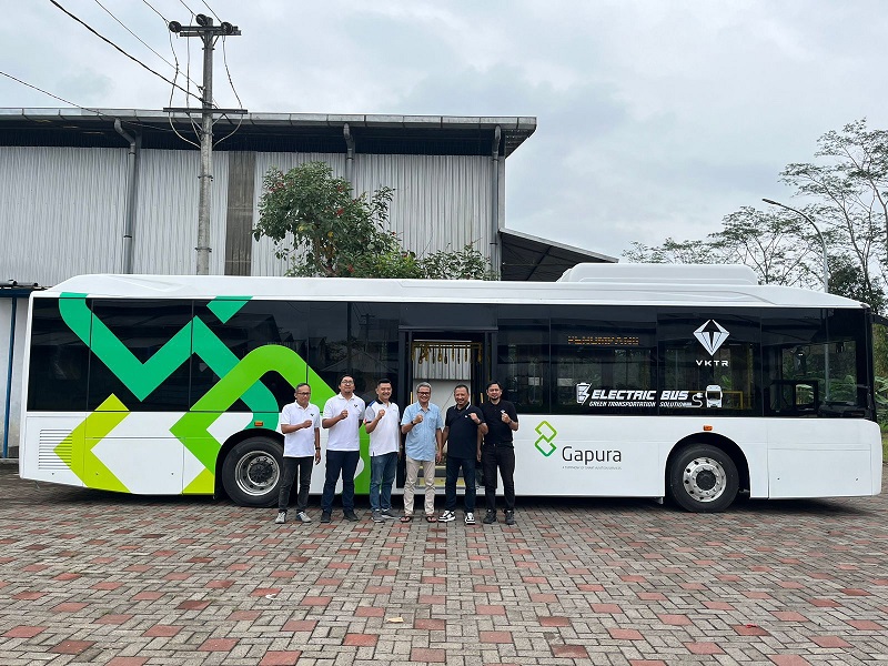 VKTR dan Gapura Angkasa Luncurkan Bus Listrik Ramah Lingkungan menjelang Lebaran